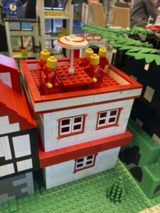 Beispiel für Bausteinewelten - Haus aus Klemmbausteinen