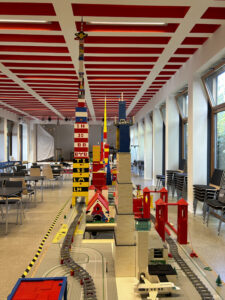 Beispiel für Bausteinewelten - Blick auf eine aus Klemmbausteinen gebaute Stadt