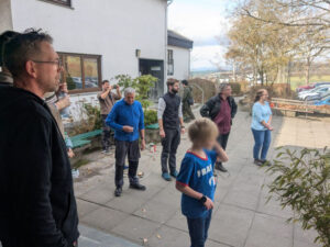 Helferinnen und Helfer beim Einsatztag im Knüll House