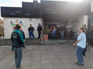 Helferinnen und Helfer beim Einsatztag im Knüll House