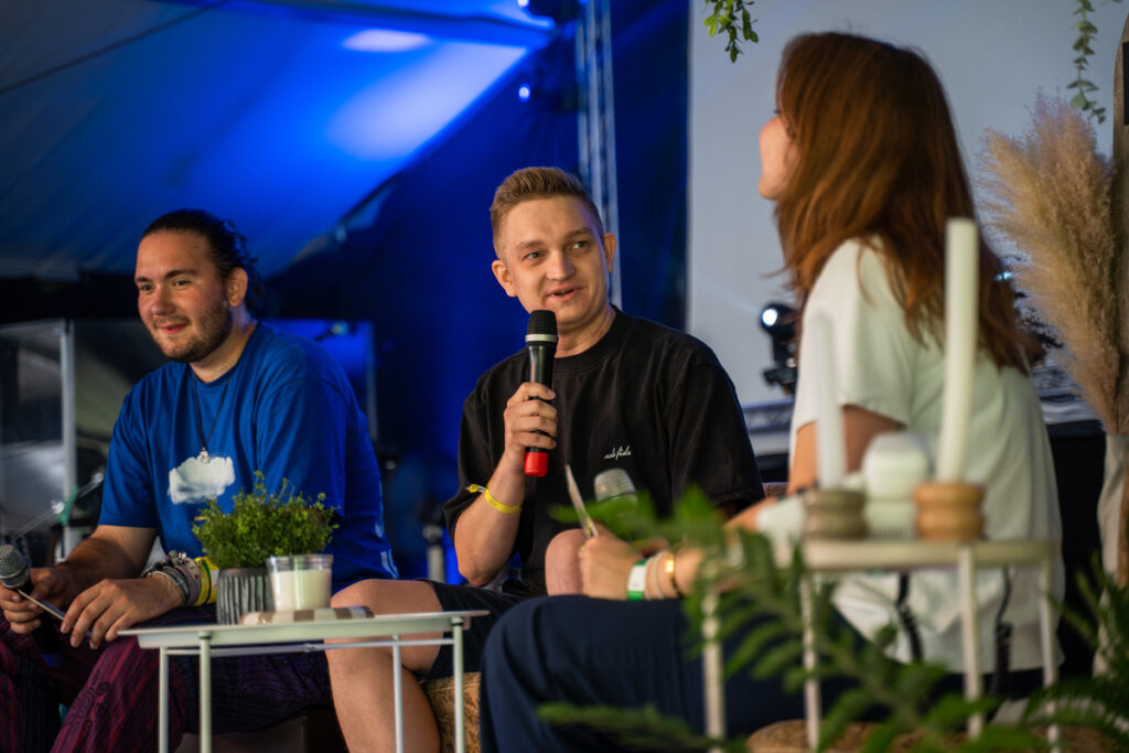 Jonathan Kasten im Interview auf der Bühne beim J-Camp 2025